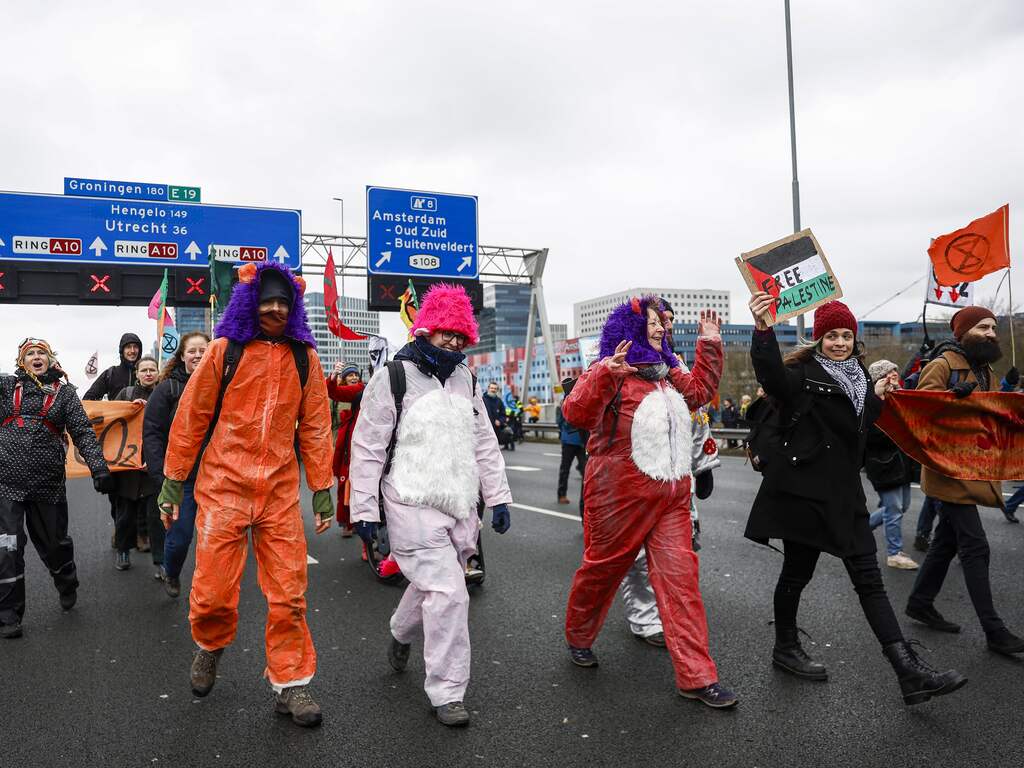 Politie en XR doen laatste poging tot akkoord over huisbezoeken aan betogers