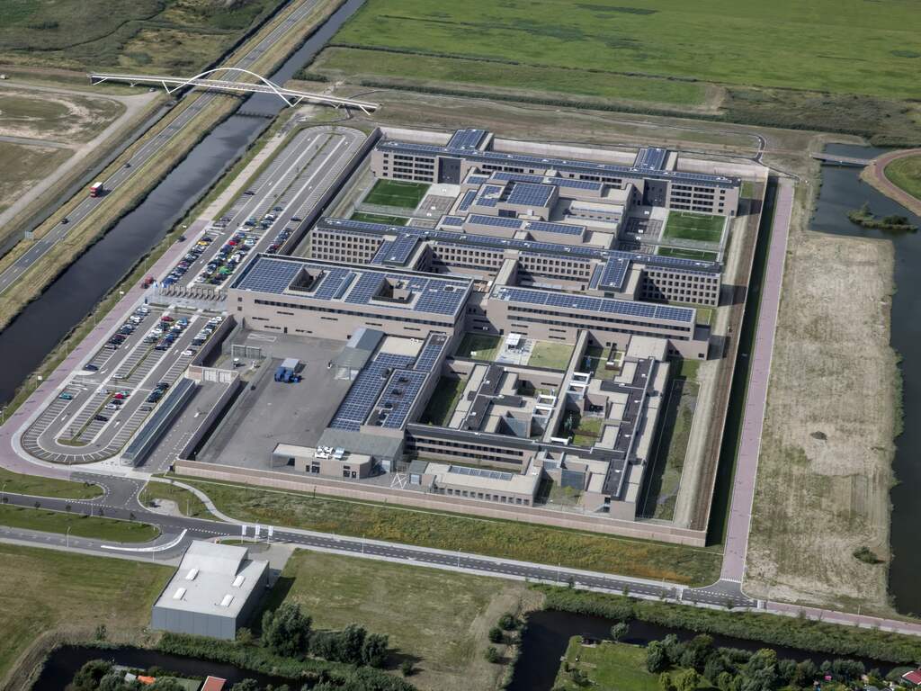 Gevangene Zaanstad kwam een jaar te vroeg vrij en is nu spoorloos