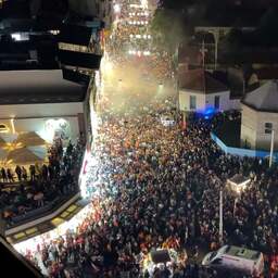 Video | Fans van Galatasaray massaal de straat op om titel te vieren