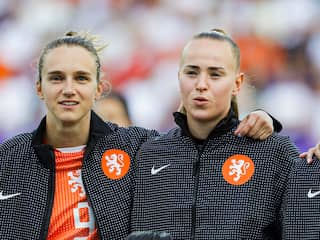 Oranjevrouwen missen belangrijk vijftal voor play-offs om WK-ticket, Roord terug