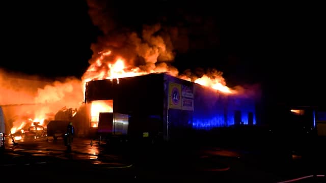 Grote brand verwoest bedrijfspand in Winterswijk