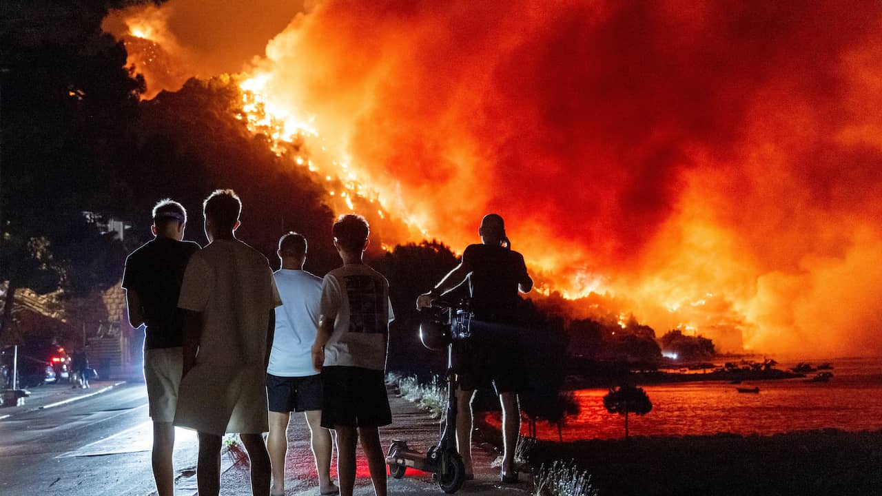Nederlanders geëvacueerd wegens bosbrand in Kroatië, grote brand in Duitsland
