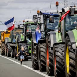 Politie kan door afgeplakte kentekens geen boetes geven voor blokkade op A35