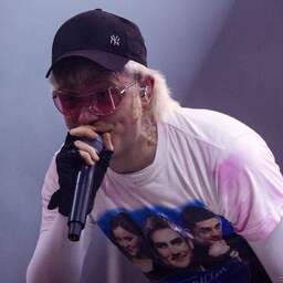 Europapa ook luidkeels meegezongen bij eerste optreden Joost Klein in Canada