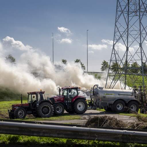 Illustratie bij: FDF roept boeren op bewijsmateriaal brandende hooibalen te vernietigen