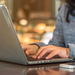 NU+ | Naomi verwerkt de heftigste beelden van het internet: 'Is iets aan te doen'