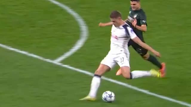 Van de Ven scoort voor Tottenham na geweldige solo vanaf eigen helft