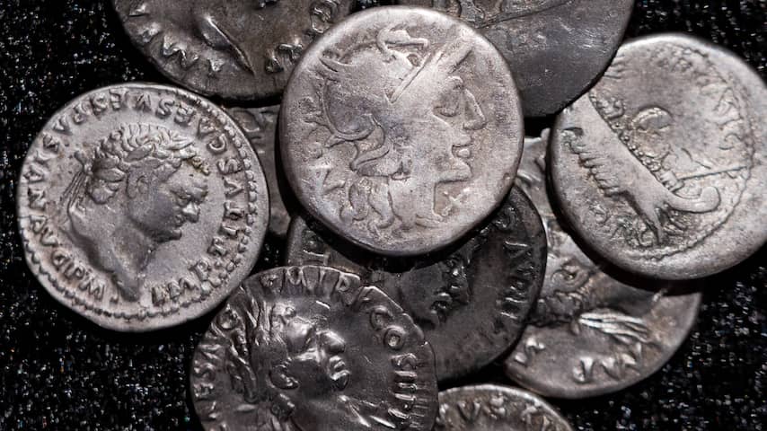 Duitser vindt drie keer het jaarsalaris van Romeinse soldaat aan munten