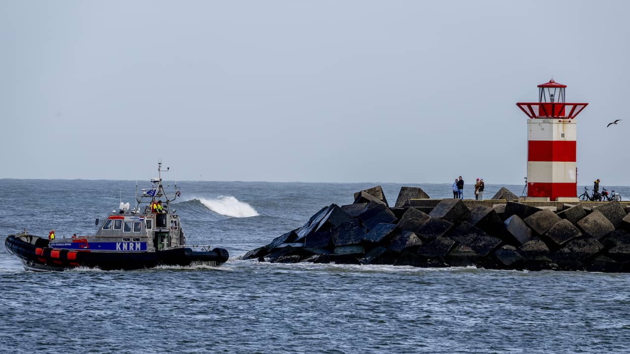 Zoekactie naar vermiste kitesurfer gestaakt vanwege weersomstandigheden