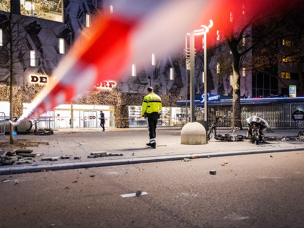 Aanhouding en veertien tips na nieuwe beelden van rellen in Rotterdam