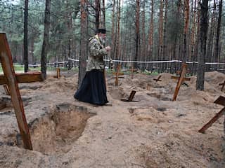 436 lichamen opgegraven uit massagraf bij Oekraïens Izium