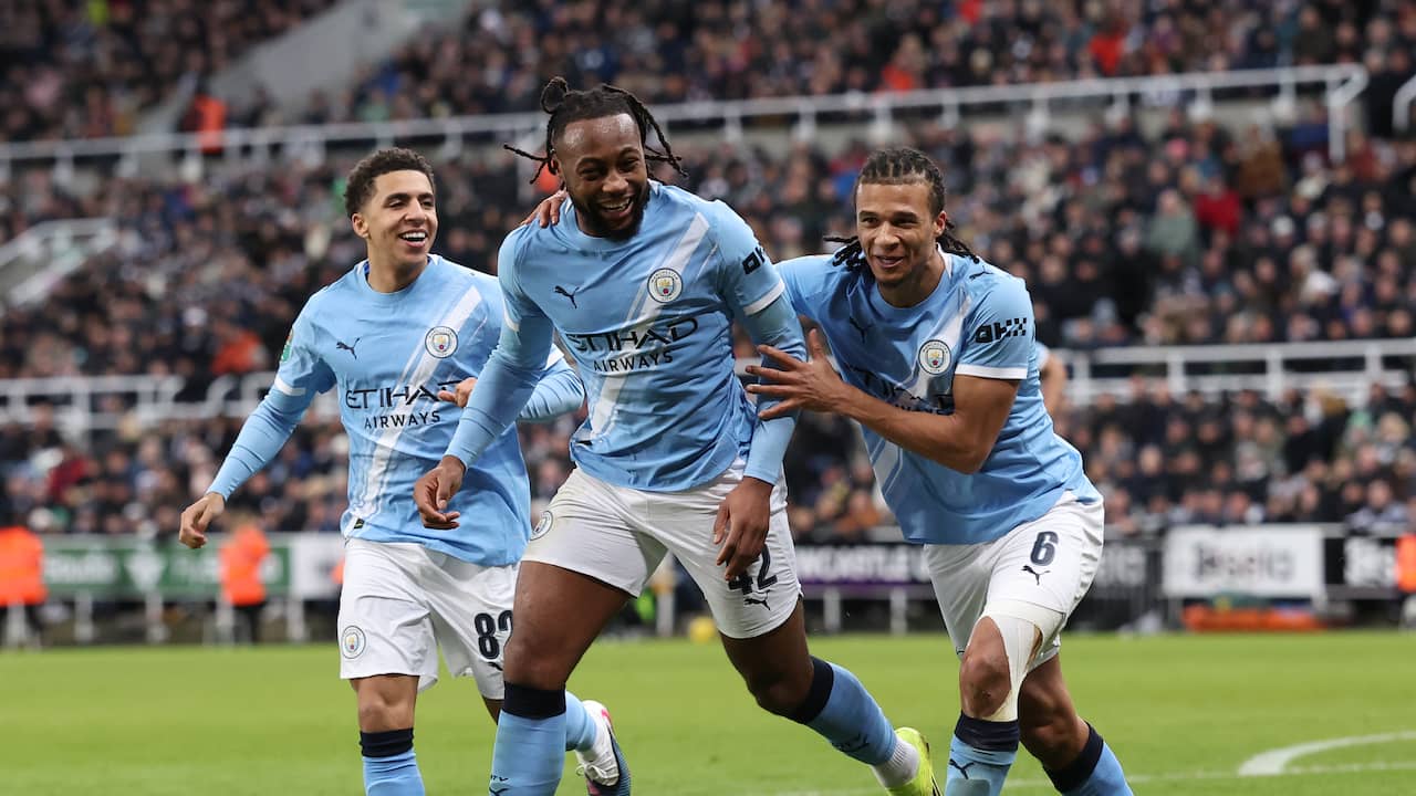 Reijnders en Aké zetten met Manchester City grote stap naar League Cup-finale
