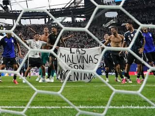 FIFA stelt onderzoek in naar Argentijnse spandoeken over Falklandeilanden