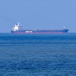 22 schepen wachten voor de kust door staking van sjorders in Rotterdamse haven