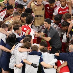 Arsenal dag na CL-verlies met bus door de stad: 'Voelen pijn, maar ook trots'