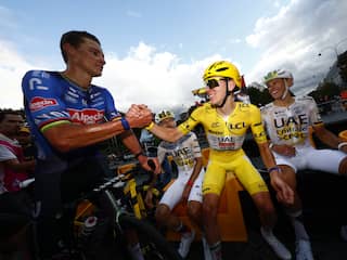 Spektakel in slotrit Tour: zege Van der Poel na aanval met recordwinnaar Pogacar