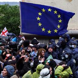 Omstreden Georgische wet ondanks groot protest aangenomen door parlement