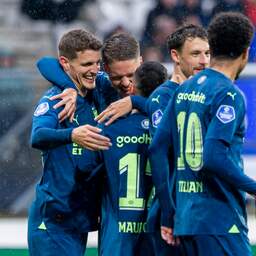 Live Eredivisie | PSV leidt met 0-8 in Heerenveen, duel stilgelegd om vuurwerk