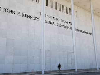 Bestuur van Kennedy Center draagt personeel op naam van Trump te verwijderen