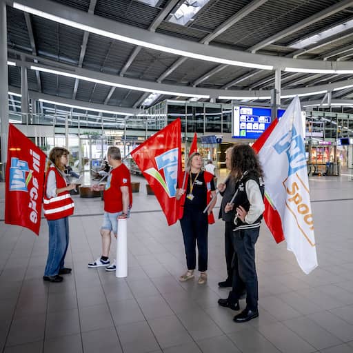 Illustratie bij: NU+ | Niet kunnen thuiswerken met ov-staking: ouders als taxi of carpoolen