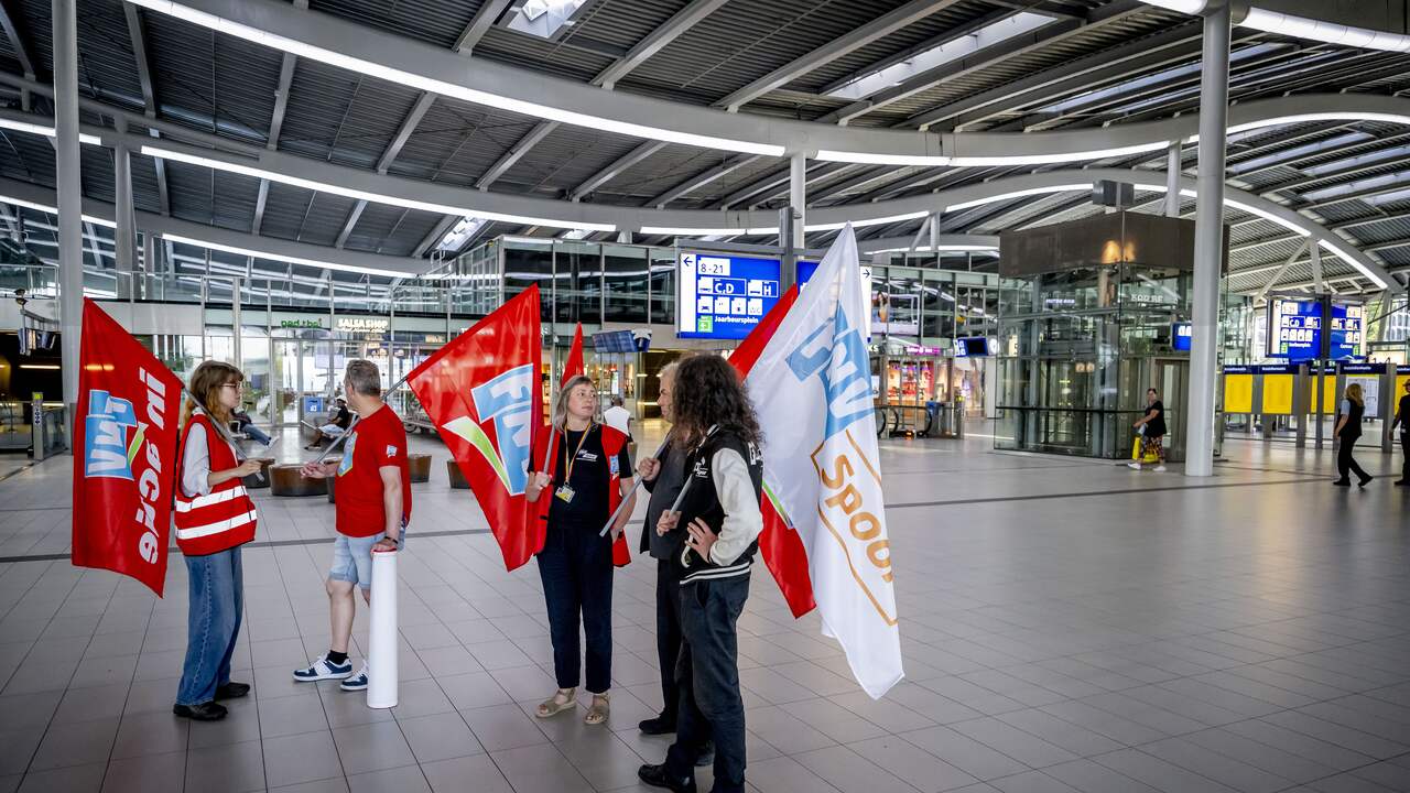 Foto bij NU+ | Niet kunnen thuiswerken met ov-staking: ouders als taxi of carpoolen