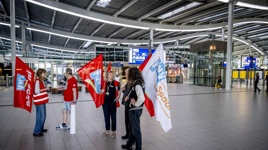 Foto bij NU+ | Zo trotseren lezers de ov-staking: 'Mijn vader lijkt wel een taxiservice'