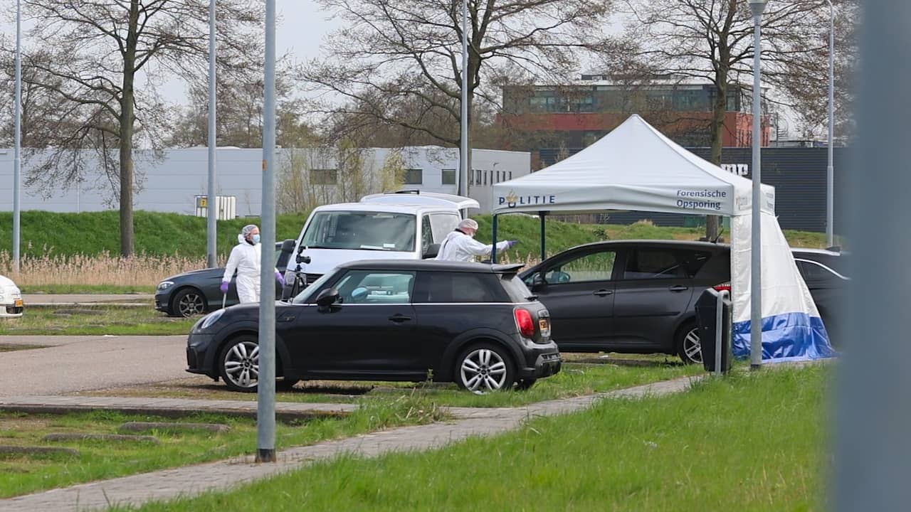 Twee ABN AMRO-medewerkers dood aangetroffen, politie onderzoekt verband