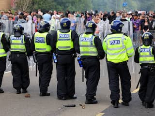 Britse politie verricht arrestaties na nieuwe avond met rellen