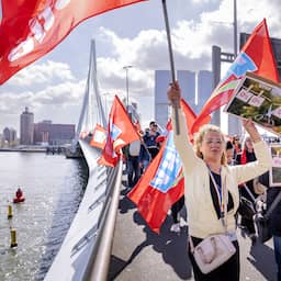 Dutch civil servants agree to pay rise and one-time payment