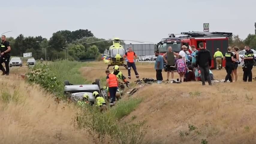 Twee minderjarigen zwaargewond bij ongeluk op de A50 bij Uden