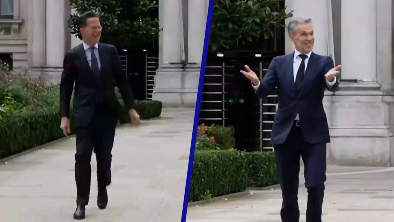 Video | Schoof en Rutte zichtbaar verbaasd over onthaal met gejuich in Londen