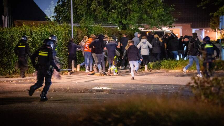 Foto bij Zeven arrestaties bij azc-protest in Kesteren na afsteken vuurwerk