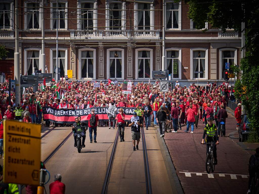 Tienduizenden mensen protesteren in Den Haag tegen kabinetsbeleid over Israël