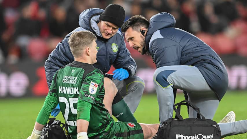 Engelse voetbalbond start proef om nepblessures van keepers te bestrijden
