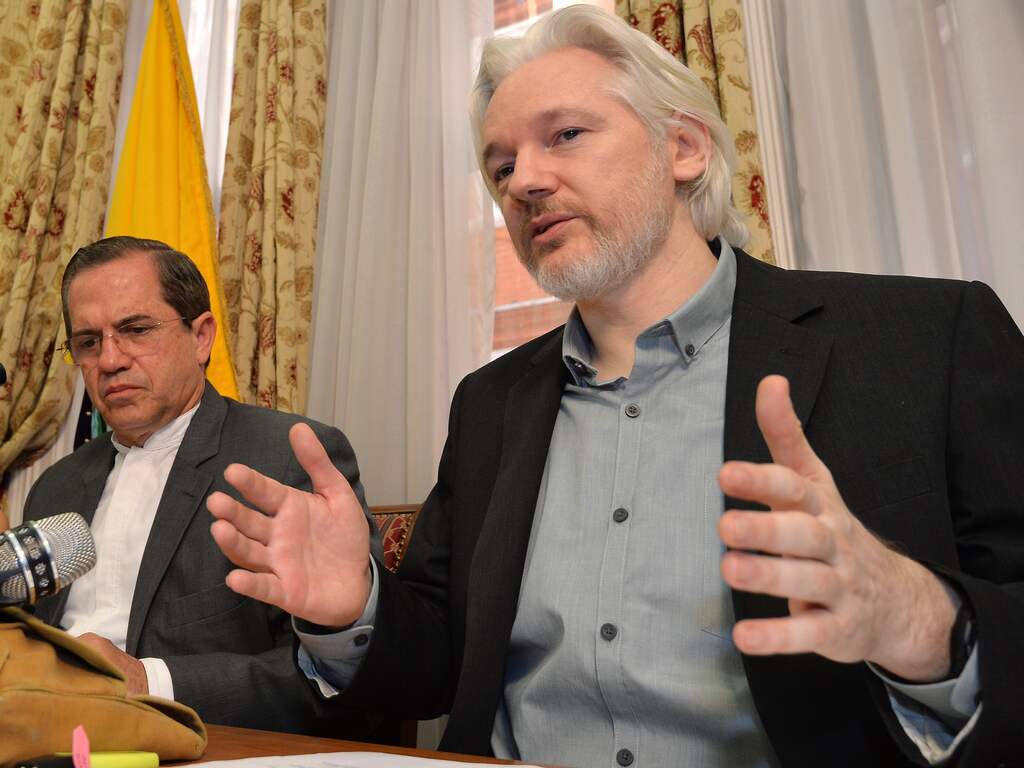 Brits gerechtshof bepaalt dat Julian Assange toch kan worden uitgeleverd aan VS