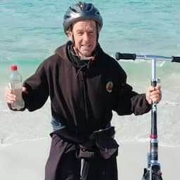 Man (57) stept duizenden kilometers door Australië