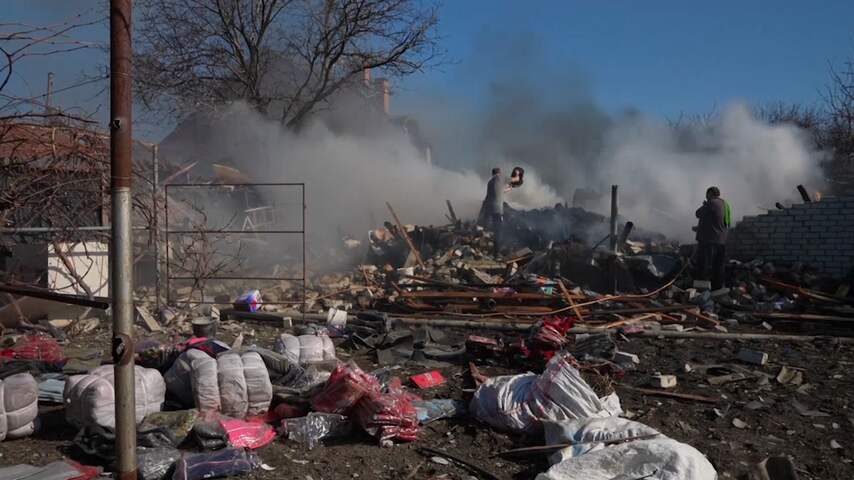 Huizen in Kharkiv volledig afgebrand na beschietingen