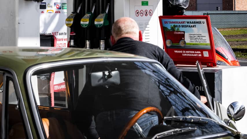 Benzineprijs ligt net onder recordniveau, maar kan zakken door lagere olieprijs