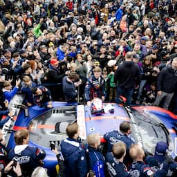 NU+ | Mist, chaos, en duizenden fans: Verstappen schittert op Nordschleife
