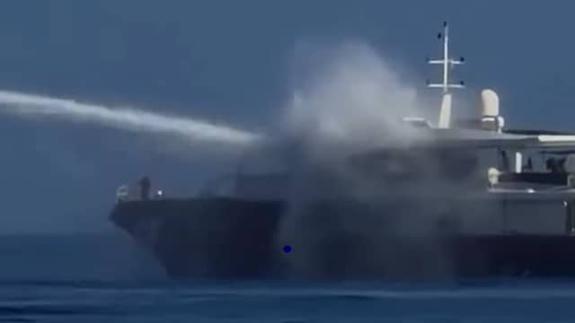Chinese vissersboot beschoten door Taiwanees waterkanon op zee