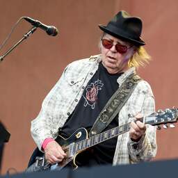 Neil Young begint wereldtournee met gratis concert in Oekraïne