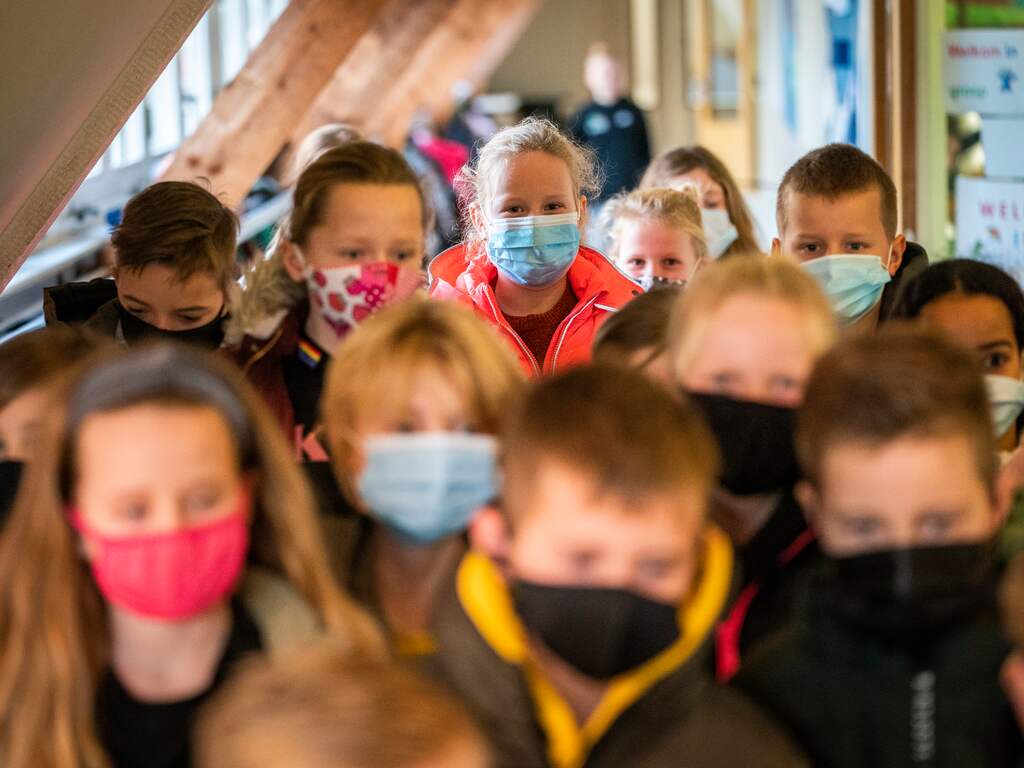 Kabinet neemt advies over: kwetsbare kinderen kunnen straks coronaprik halen