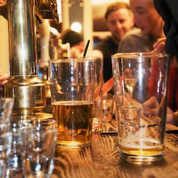 Britse horeca in zwaar weer: pubs, clubs en restaurants mogelijk langer open