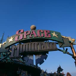 Disneyland Paris past Space Mountain na jaren aan naar het originele thema
