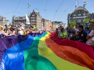 Eerste 'historische viering' WorldPride begonnen in Amsterdam