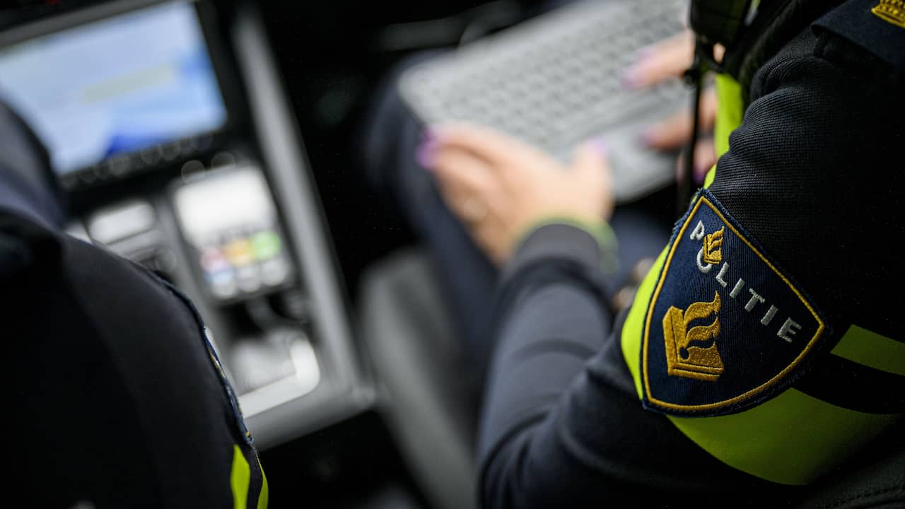 Politie met vuurwerk bekogeld in Rijnsburg, tien personen aangehouden