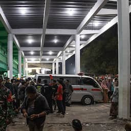 Drie doden en tientallen leerlingen onder puin na instorten Indonesische school