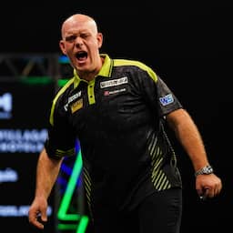 Van Gerwen haalt laatste 16 Grand Slam of Darts, Van Veen klaar na poulefase