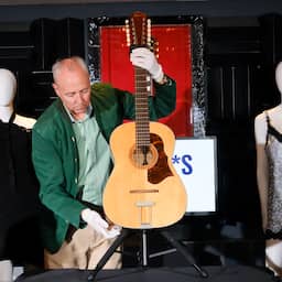 Kwijtgeraakte gitaar van John Lennon geveild voor 2,7 miljoen euro