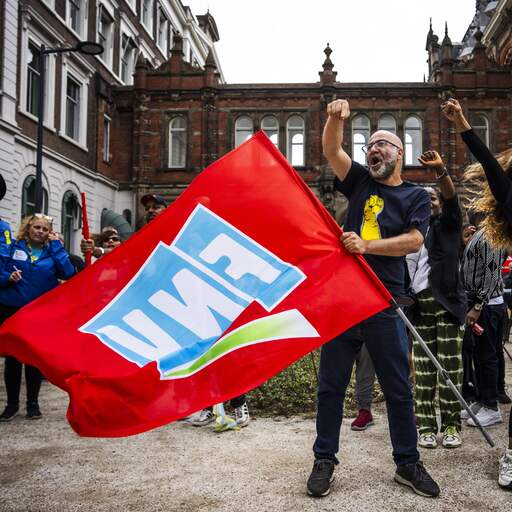 Illustratie bij: Schoonmakers leggen week lang werk neer op onder meer Schiphol en stations
